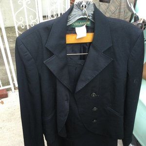 Black Jacket & Skirt: Y2K or Timeless Office